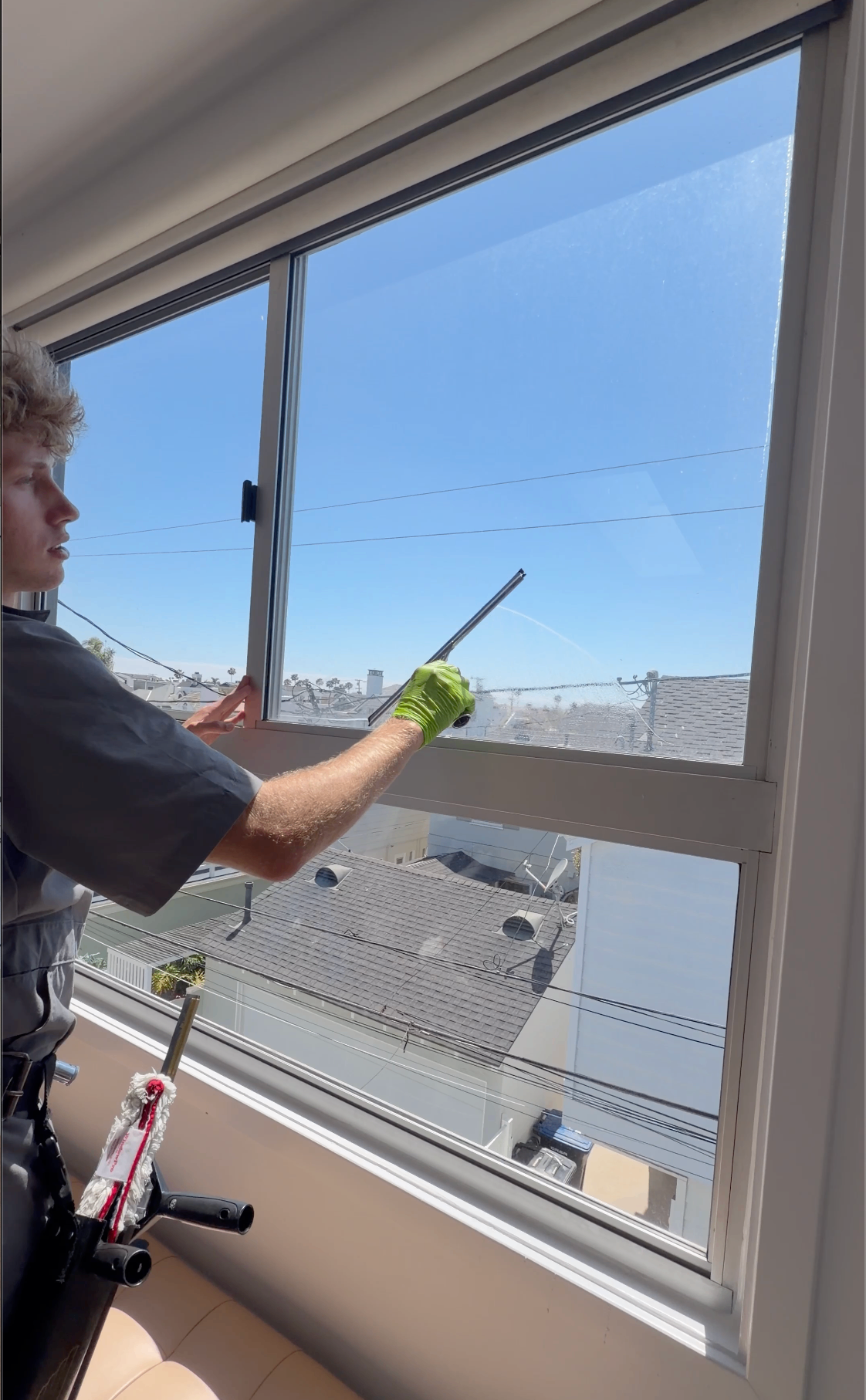 Streak-free squeegee glide